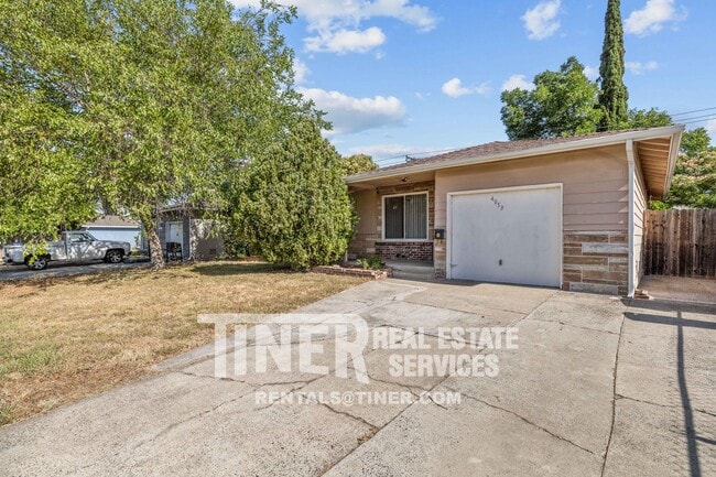 Building Photo - Sunny North Highlands Home