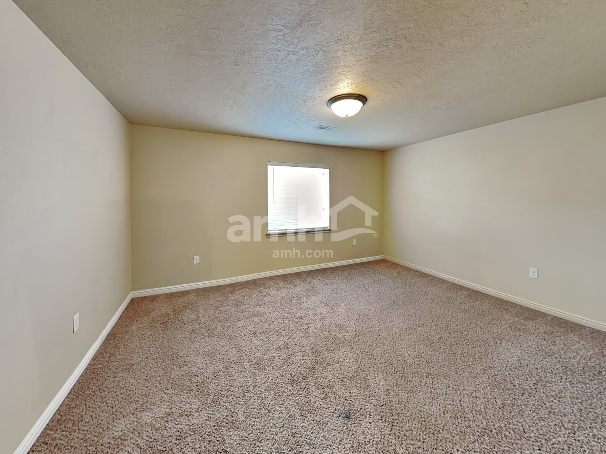 Building Photo - 10766 N Cypress