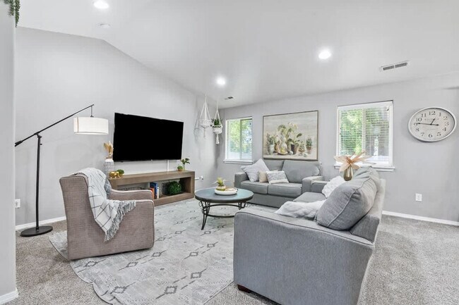 Building Photo - 2023 E Elm Grove Dr