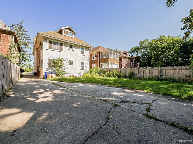 Building Photo - 1727 Virginia Park St
