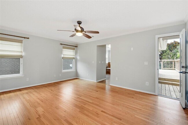 Building Photo - 1580 Oakhurst Ave
