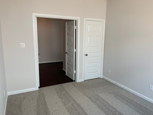 Building Photo - 8022 Cliffside Terrace Ct