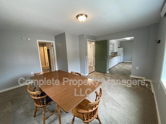 Building Photo - 220 E 7th St