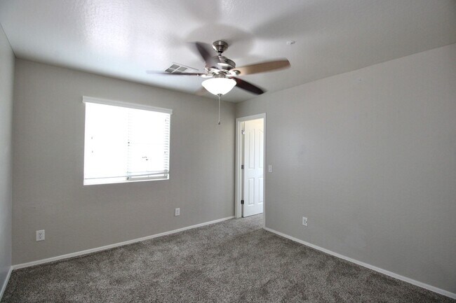 Building Photo - 3221 E Virgil Dr
