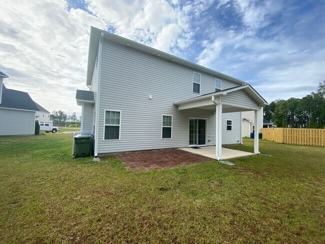 Building Photo - 4 Bedroom Sneads Ferry Home for Rent