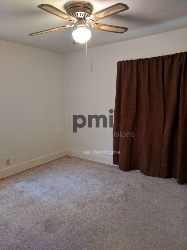 Building Photo - 2284 E Clay St