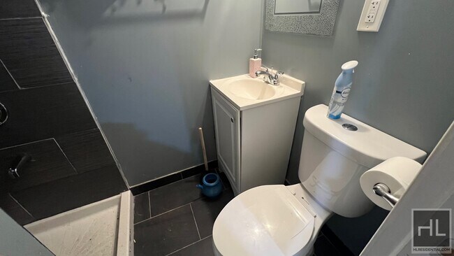 Building Photo - NEWLY RENOVATED  BEAUTIFUL STUDIO EAST 42 ...