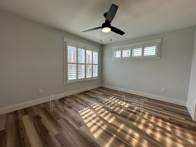 Building Photo - 210 7th St