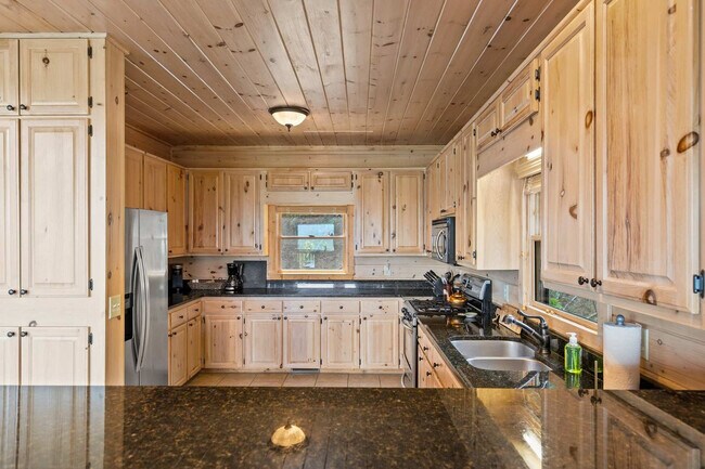 Building Photo - 121 Pontoosuc Dr