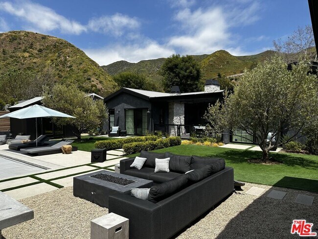 Building Photo - 6025 Paseo Cyn Dr