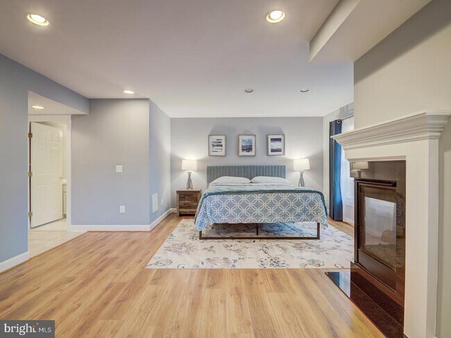Building Photo - 8410 Chaucer House Ct