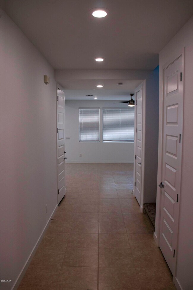 Building Photo - 1106 E Weatherby Way