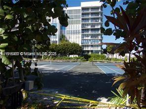 Building Photo - 800 Parkview Dr