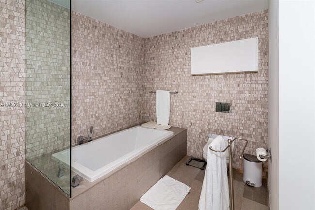 Building Photo - 88 SW 7th St