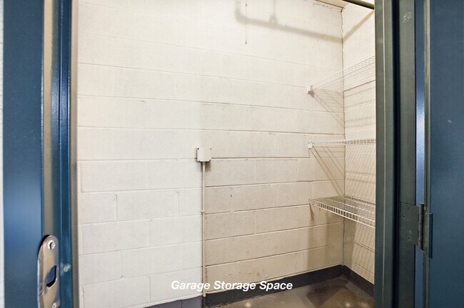 Building Photo - 650 S River Rd