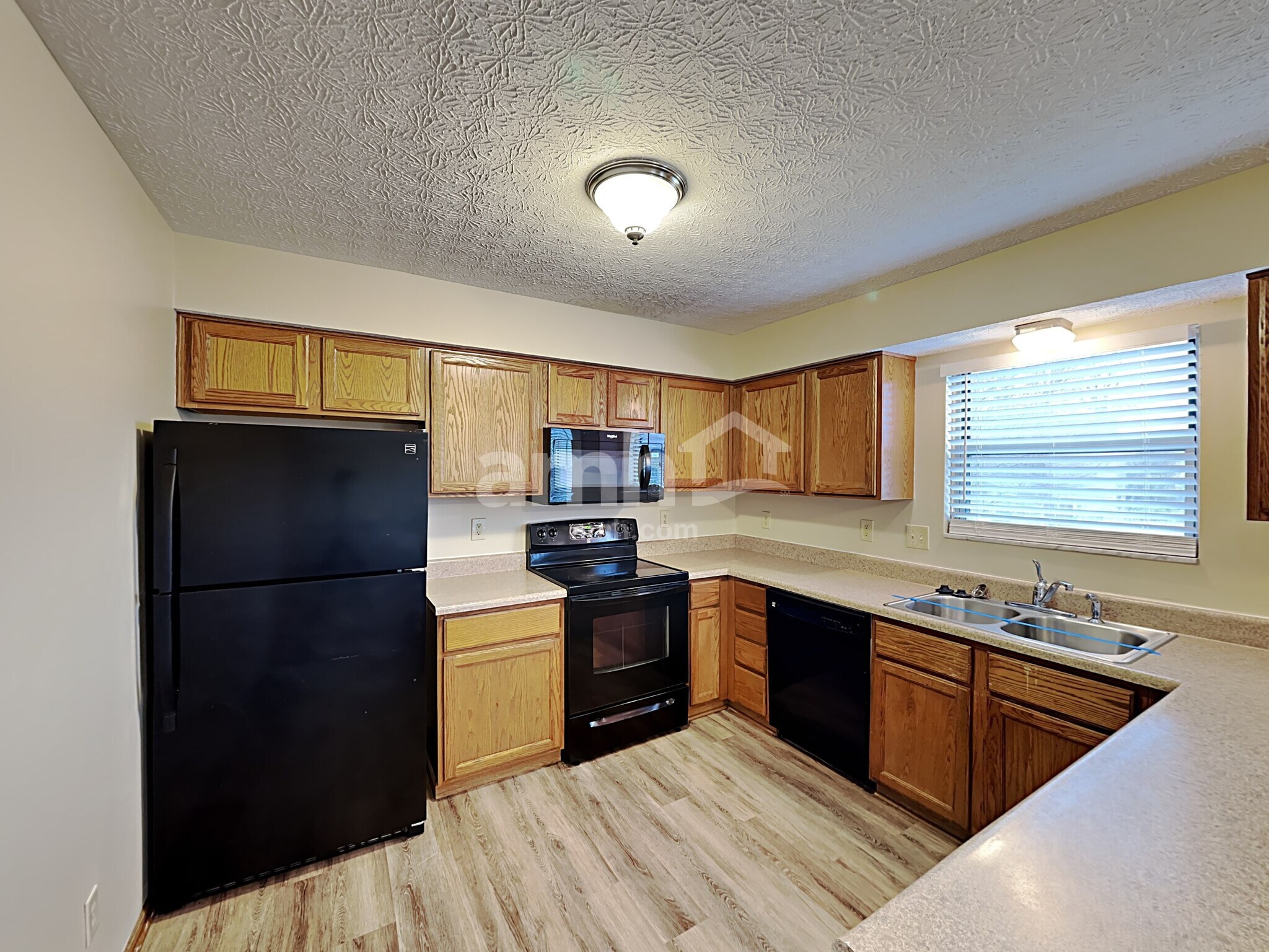 Building Photo - 3047 Hollybank Rd