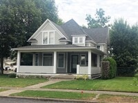 Building Photo - Northwest Gem: Spacious 4 Bedroom, 2 Bath Bungalow