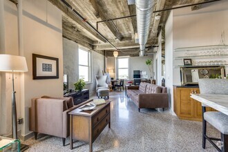 Building Photo - 221 W Lancaster-4236