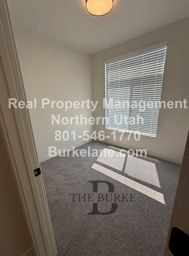 Building Photo - Newly Built 3 Bed 2.5 Bath Townhouse in Farmington