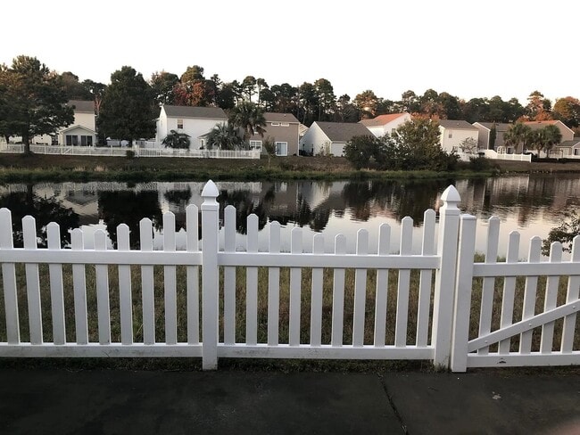 Building Photo - 698 Pepperbush Dr