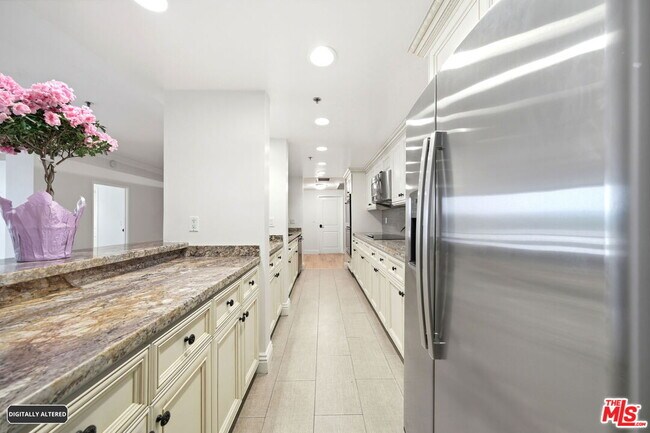 Building Photo - 10660 Wilshire Blvd