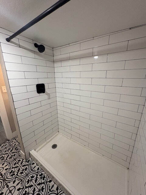 Building Photo - One-Bed Ground Floor Apartment - Edgewater...