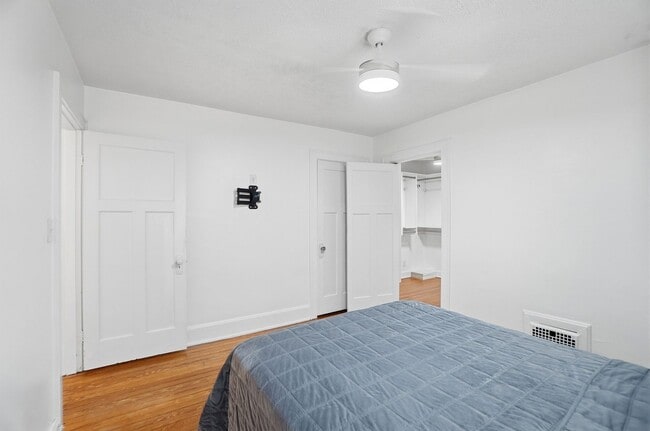 Building Photo - 2 Bed 2 Bath in Oakley!