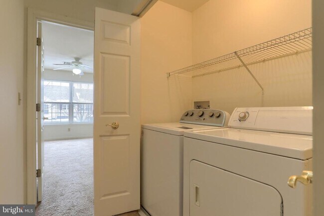 Building Photo - 211 Sparrow Rd