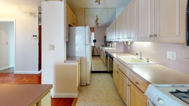 Building Photo - 31 Hylan Blvd