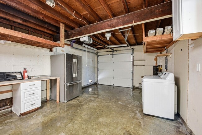 Building Photo - 4498 Ladner St