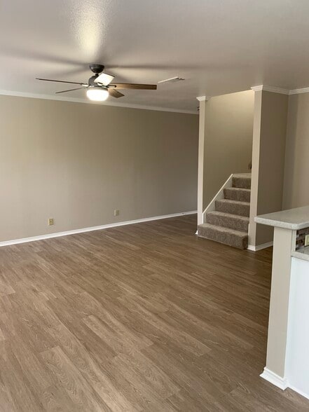 Wood like laminate floors - 129 Wildwood Ct