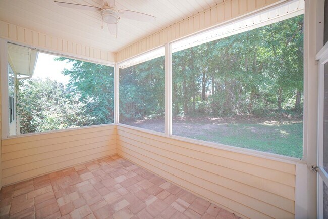 Building Photo - 5569 Hampton Hill Cir