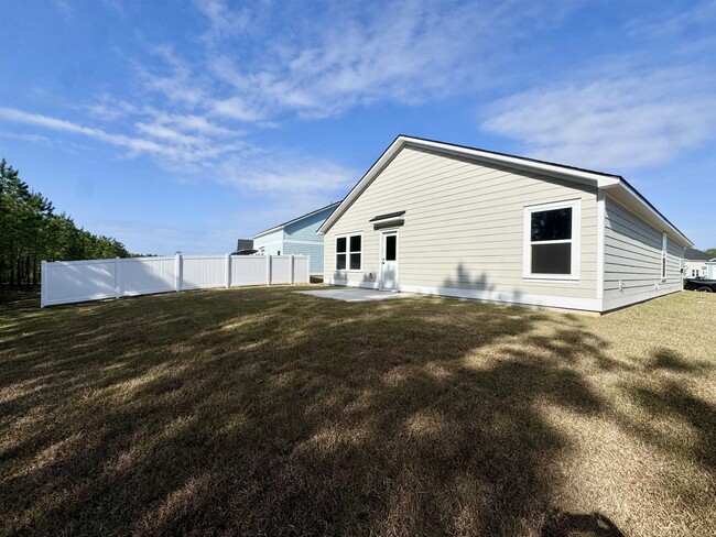 Building Photo - 1735 King Oaks Lp