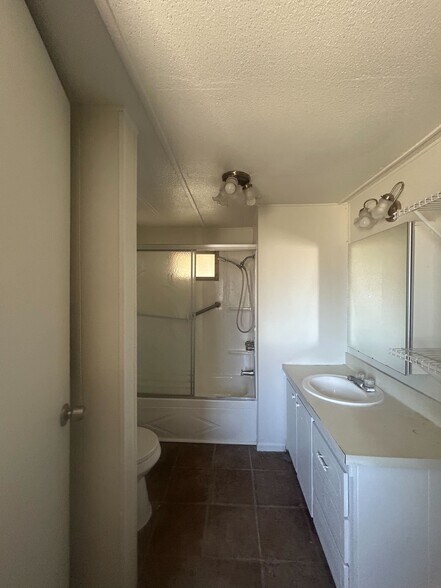 Building Photo - 3601 E Wyoming Ave