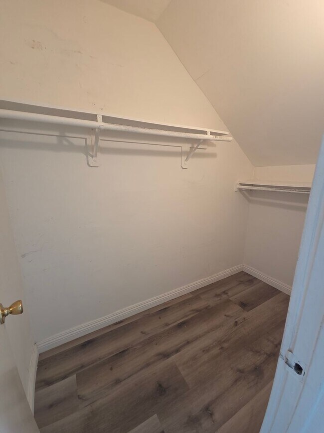 Building Photo - spacious unit by Americana/Galleria