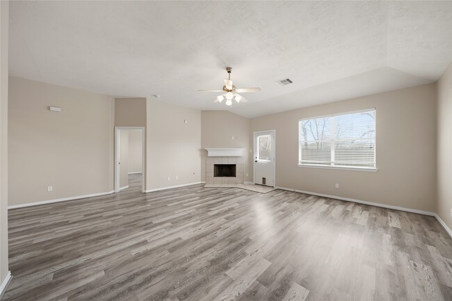 Building Photo - 24503 Lakecrest Bend Dr