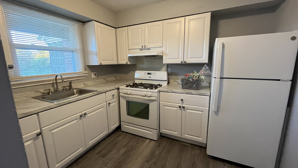 Kitchen - Applegate Apartments