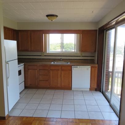 Interior Photo - OXFORD COURT APARTMENTS -- 054