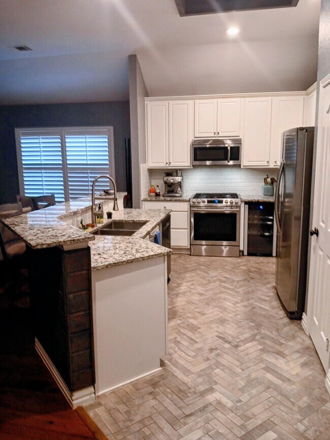 Building Photo - 9108 Brinson Dr