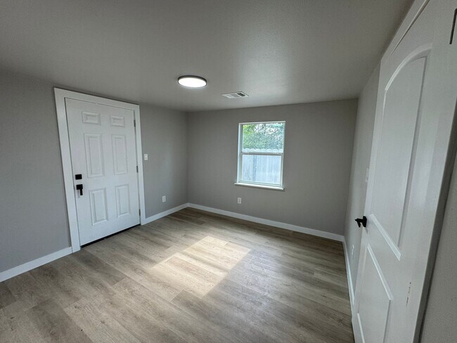 Building Photo - 3919 Elysian St