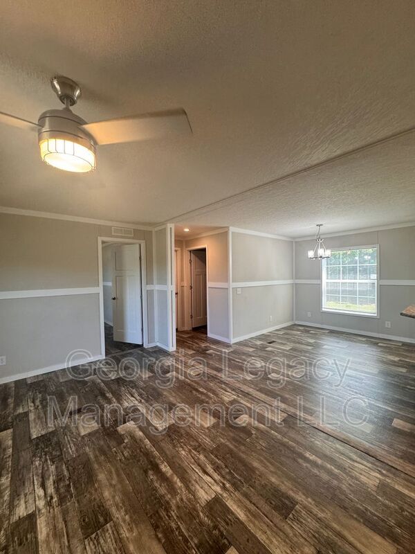 Building Photo - 552 Sewell Mill Rd