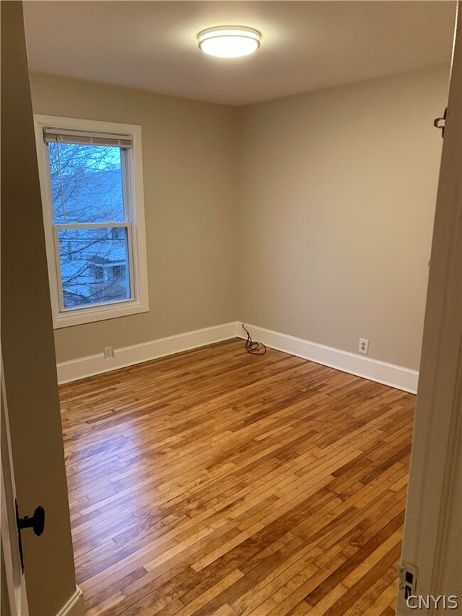 Building Photo - 327 Tennyson Ave