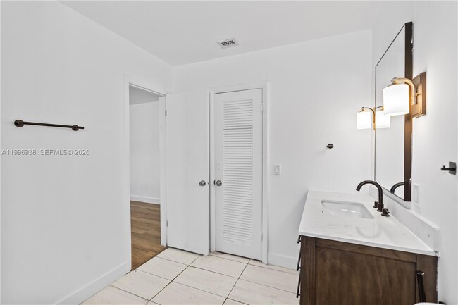 Building Photo - 361 E 39th St