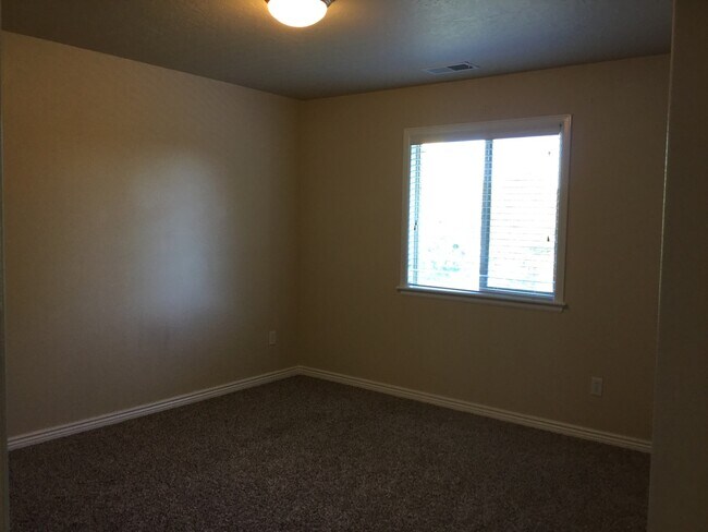 Building Photo - 680 E Havasupai St