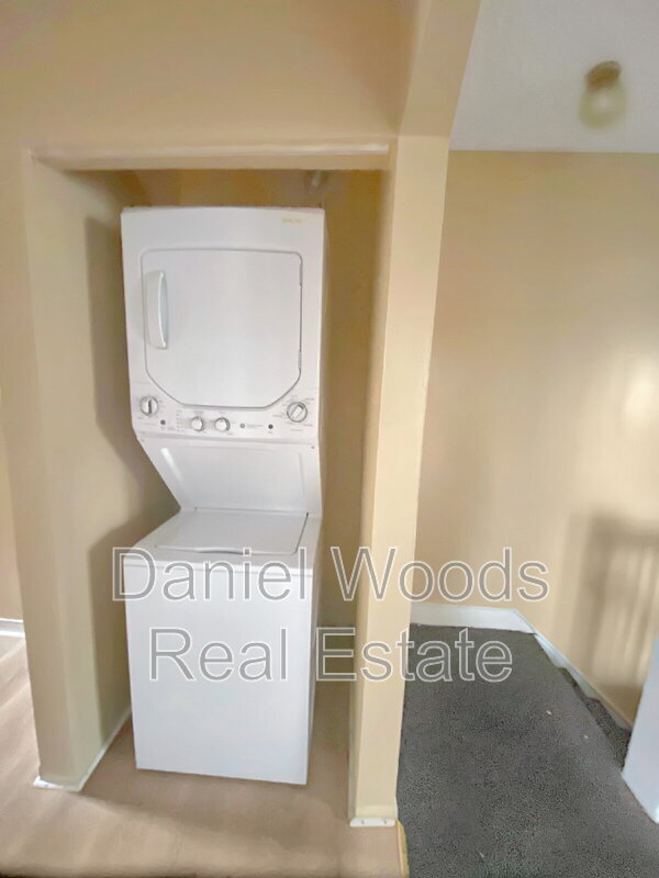 Building Photo - 1614 68th Ave