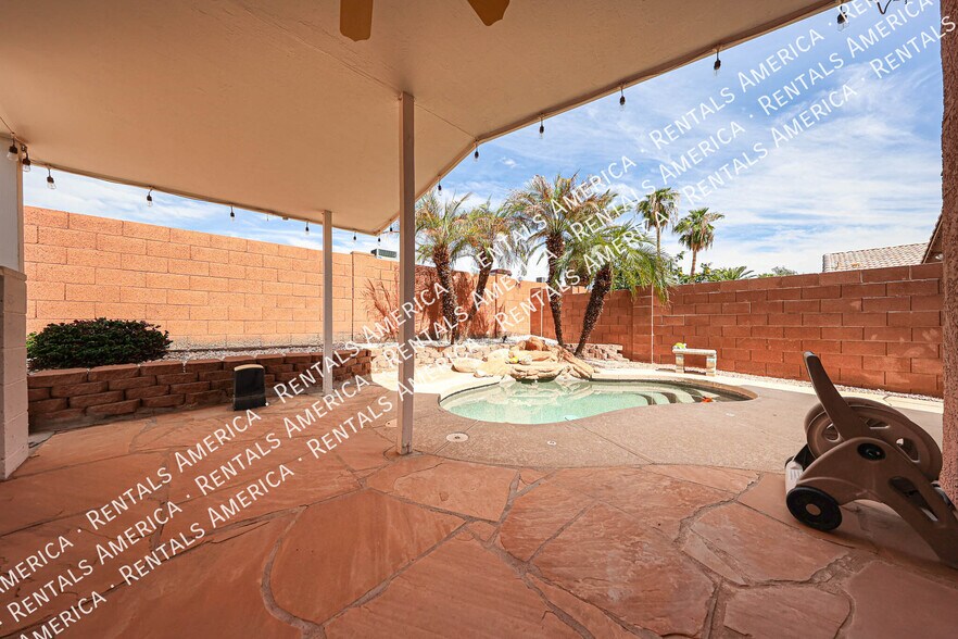 Building Photo - 4524 E Glenhaven Dr