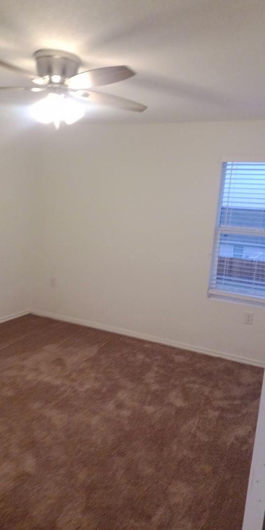 Building Photo - Spacious 4 Bed / 2.5 Bath Home