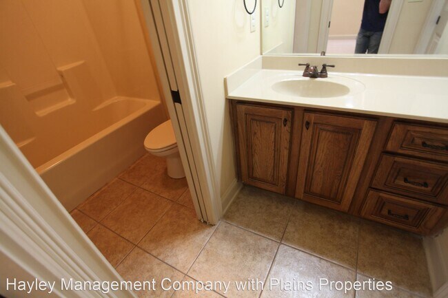 Building Photo - 3 br, 3.5 bath House - 1057 Runningvine Lane