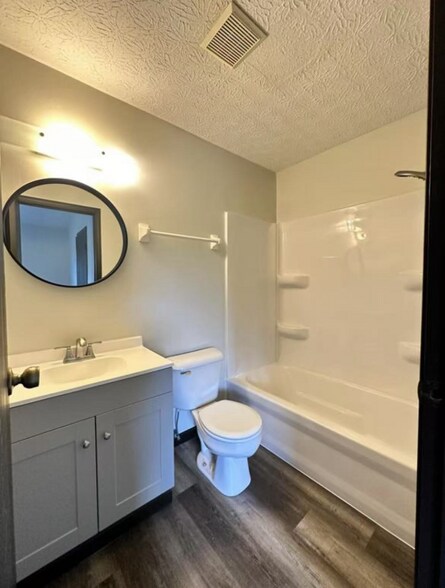 Building Photo - 3824 Longton Dr