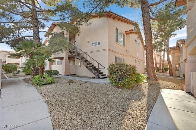 Primary Photo - 350 S Durango Dr